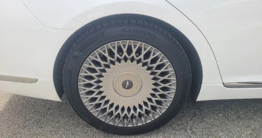 Genesis G90 