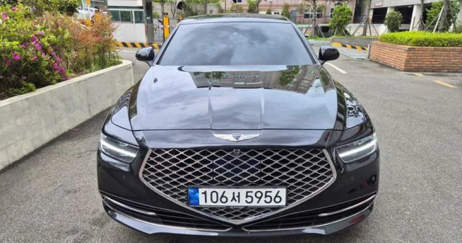 Genesis G90 
