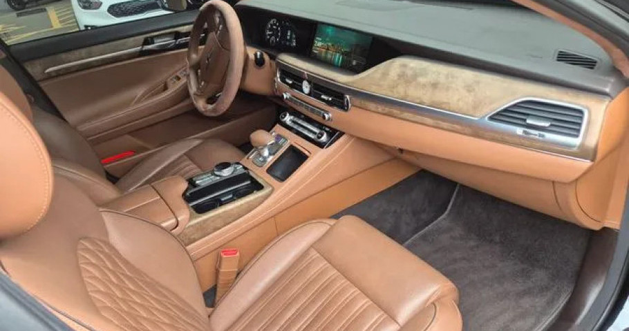 Genesis G90 