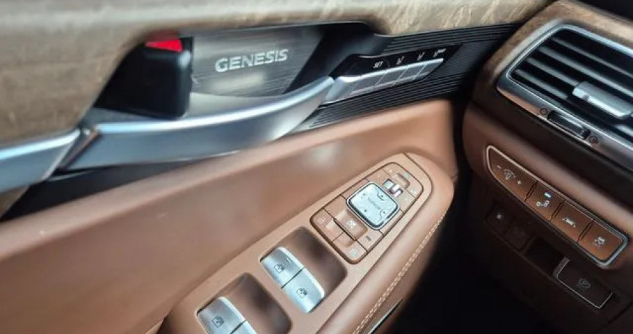 Genesis G90 