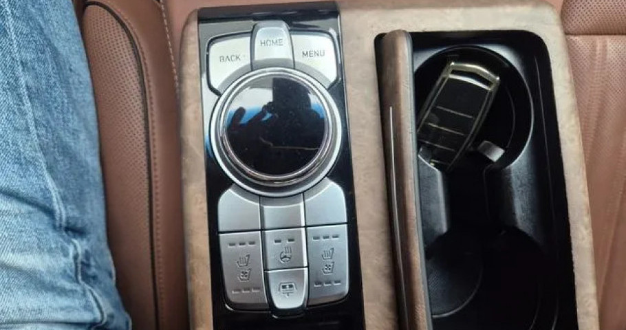 Genesis G90 