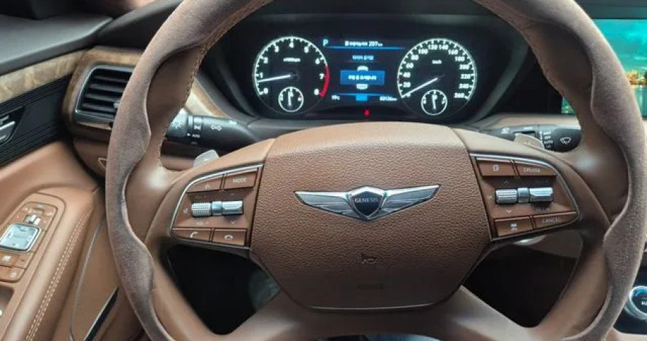 Genesis G90 