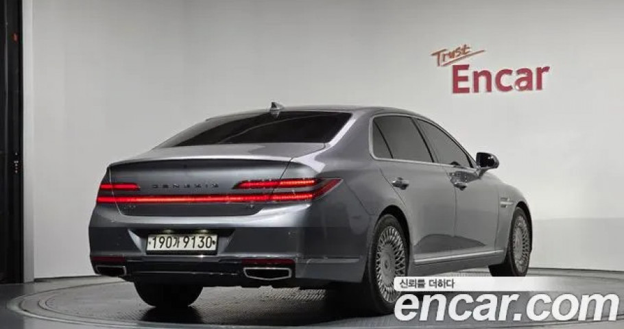 Genesis G90 