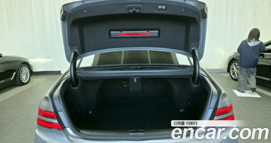 Genesis G90 
