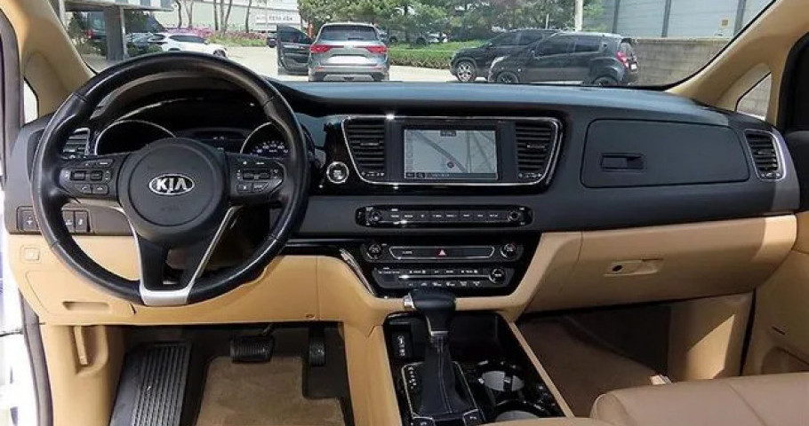Kia Carnival 