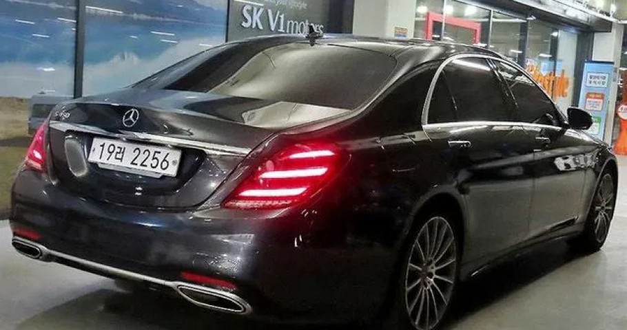 Mercedes-Benz S-Class 