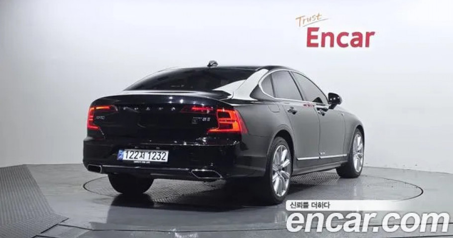 Volvo S90 