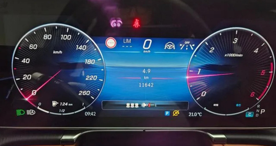 Mercedes-Benz S-Class 