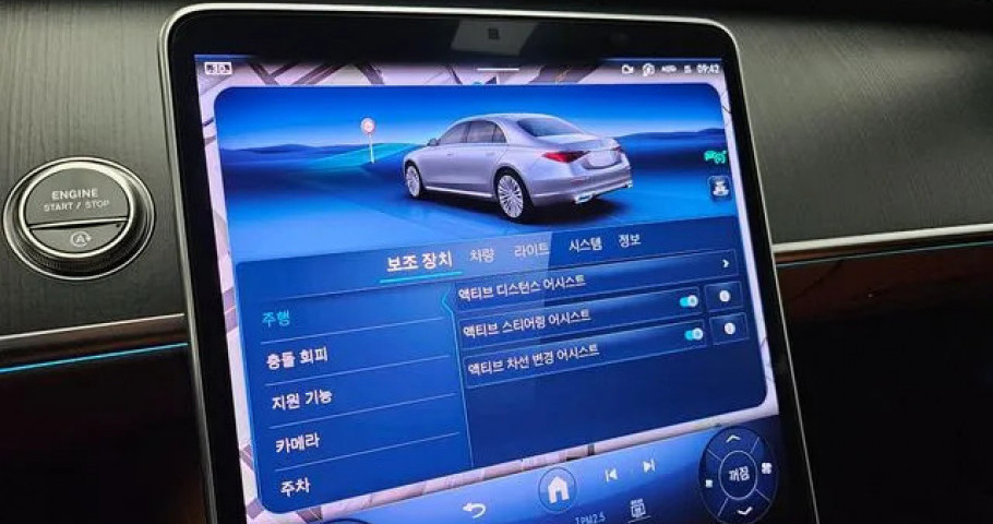 Mercedes-Benz S-Class 