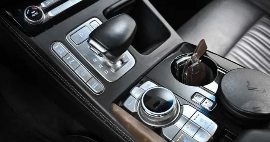 Genesis G90 
