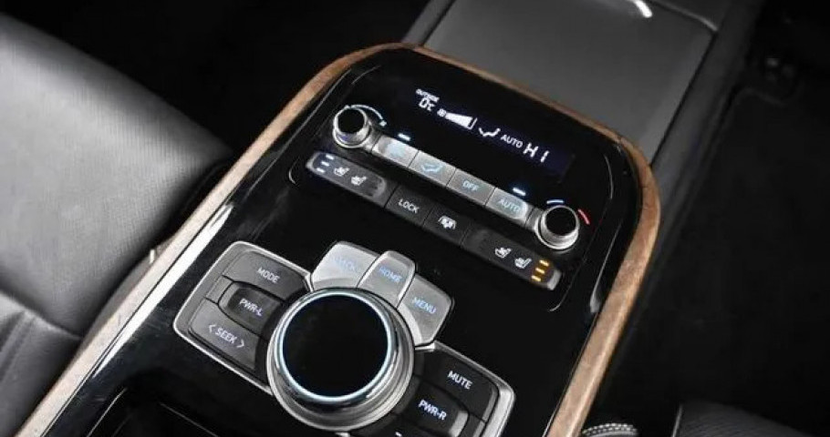 Genesis G90 
