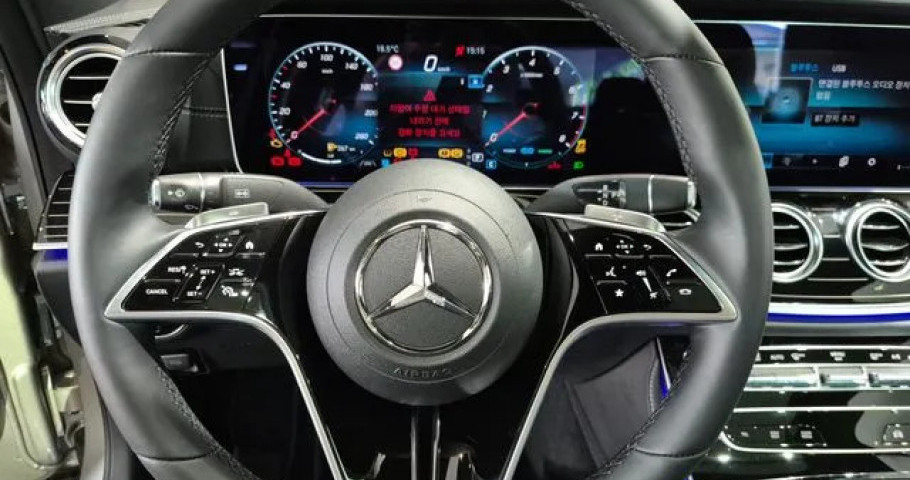 Mercedes-Benz E-Class 
