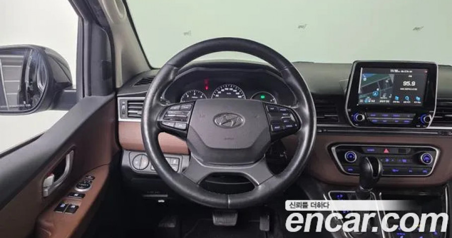 Hyundai Starex 