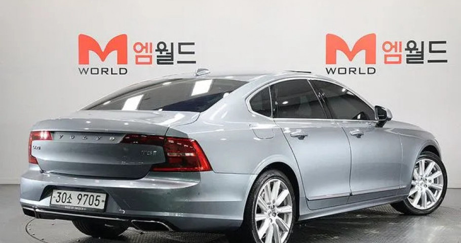 Volvo S90 