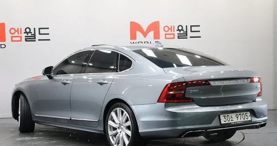 Volvo S90 