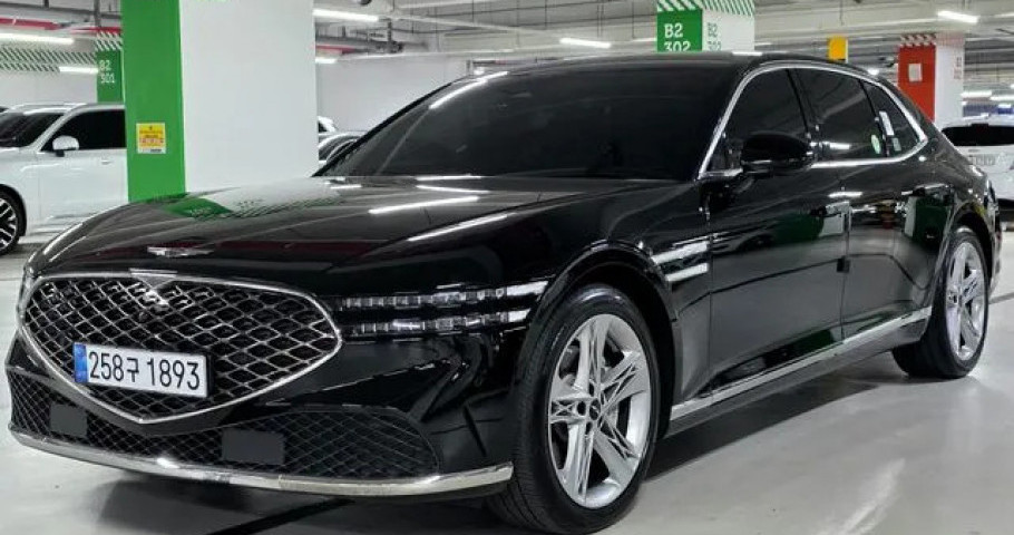 Genesis G90 