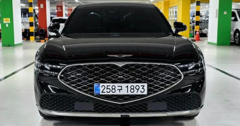 Genesis G90 