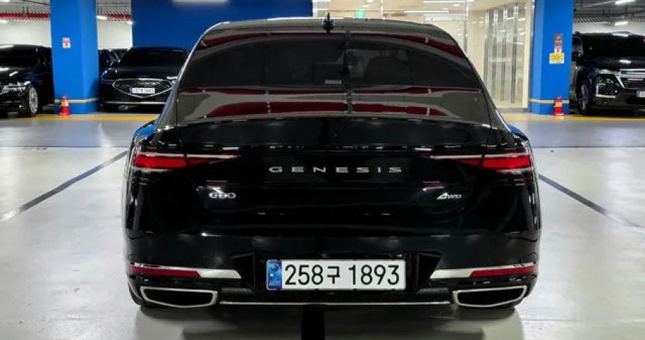 Genesis G90 