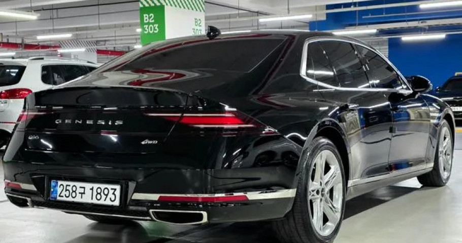 Genesis G90 