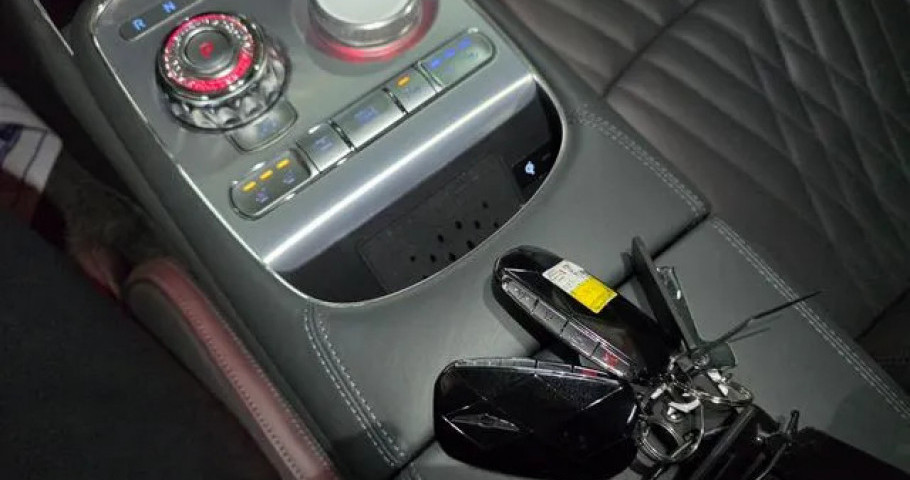 Genesis G90 