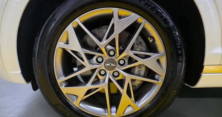 Genesis Gv70 