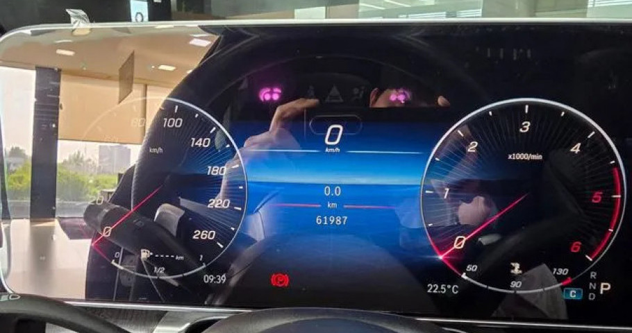 Mercedes-Benz S-Class 