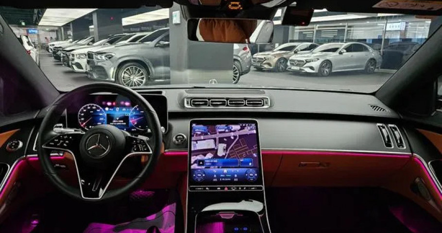 Mercedes-Benz S-Class 