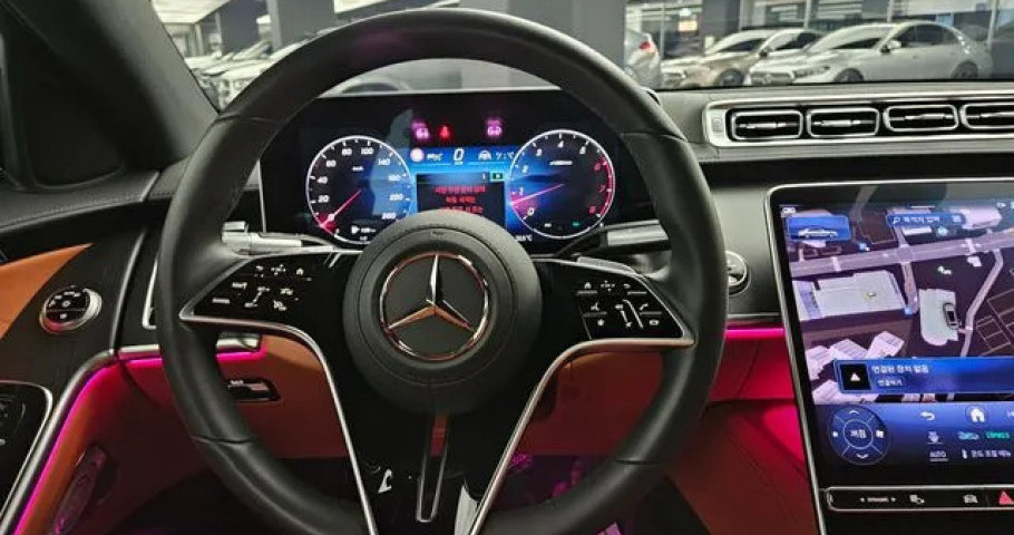 Mercedes-Benz S-Class 
