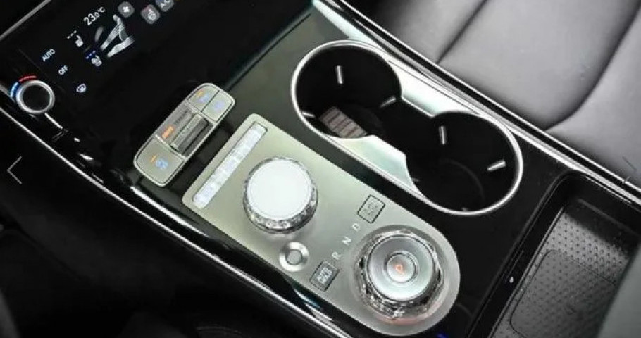 Genesis Gv70 