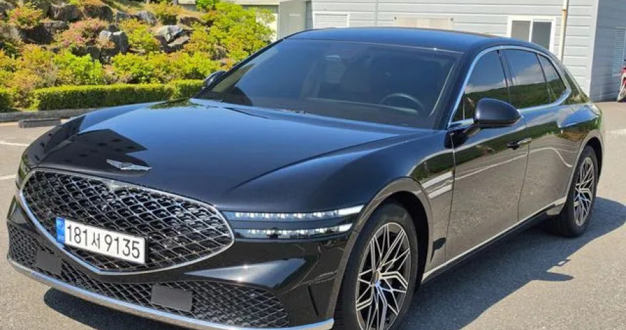 Genesis G90 