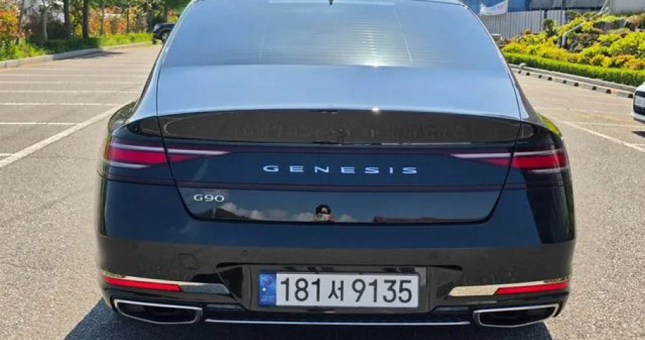 Genesis G90 