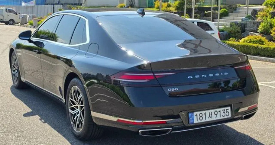 Genesis G90 