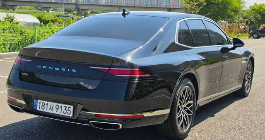 Genesis G90 