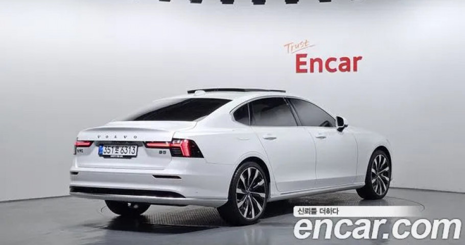 Volvo S90 