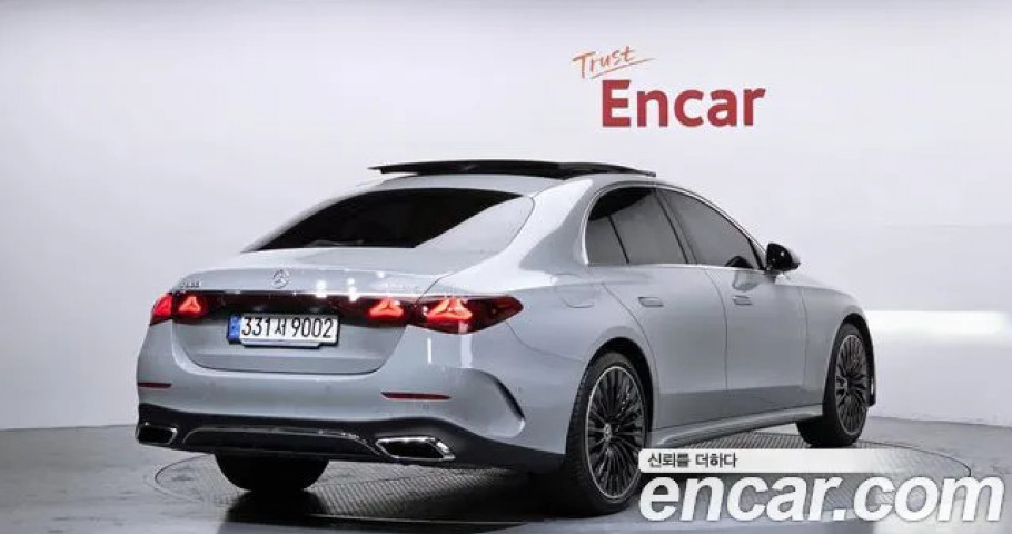 Mercedes-Benz E-Class 