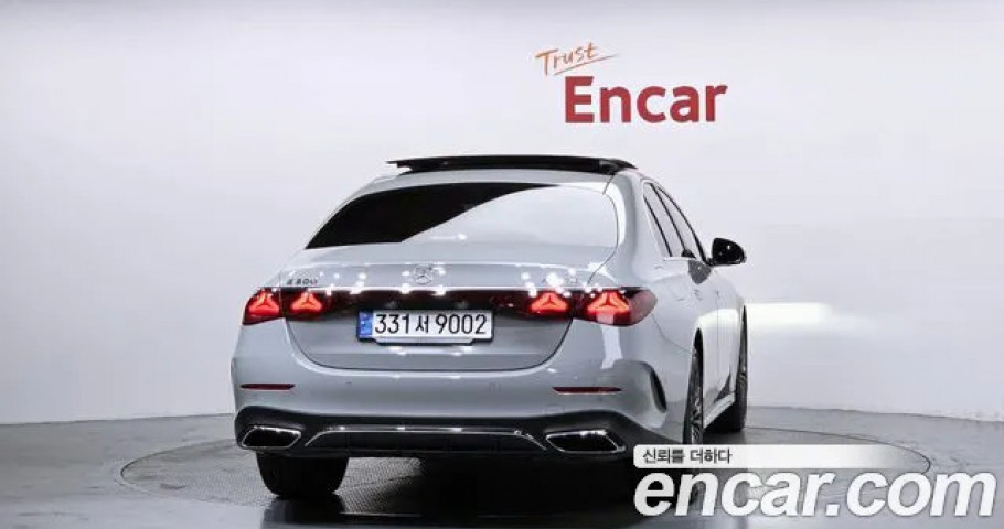 Mercedes-Benz E-Class 