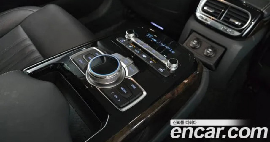 Genesis G90 