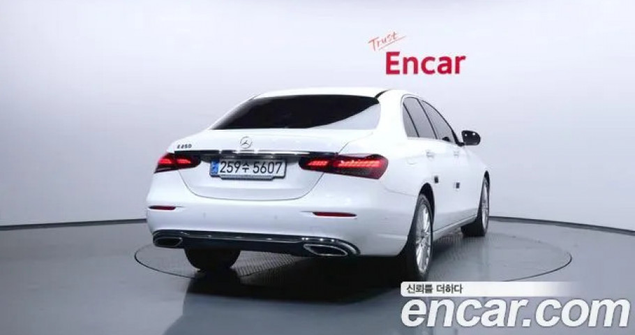Mercedes-Benz E-Class 