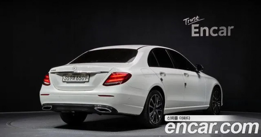 Mercedes-Benz E-Class 