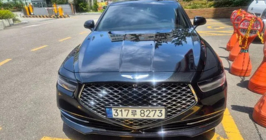 Genesis G90 
