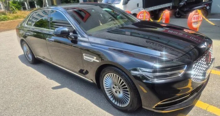 Genesis G90 