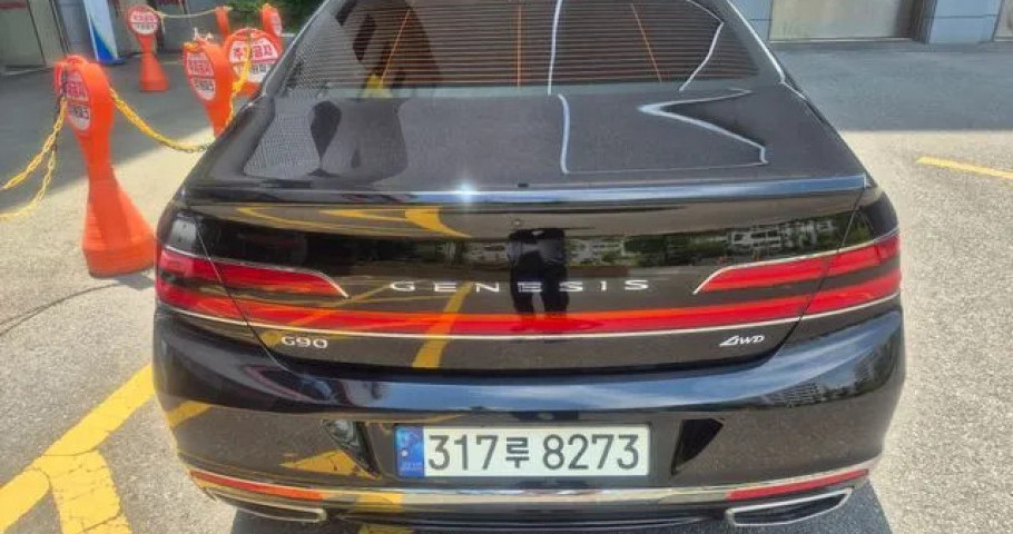 Genesis G90 