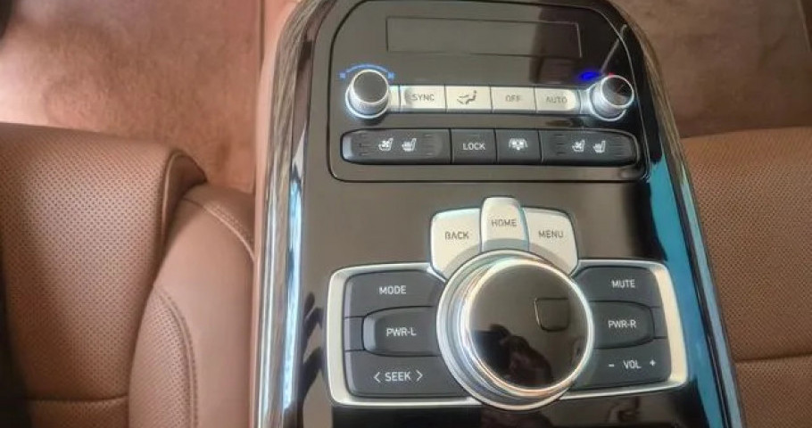 Genesis G90 