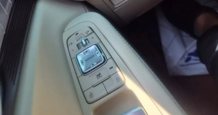 Genesis G90 