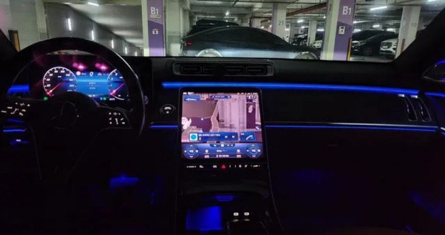 Mercedes-Benz S-Class 