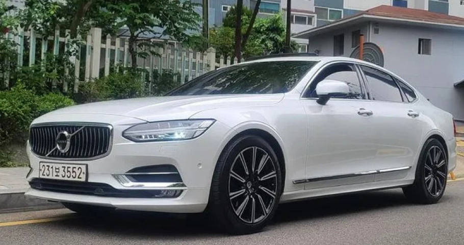 Volvo S90 