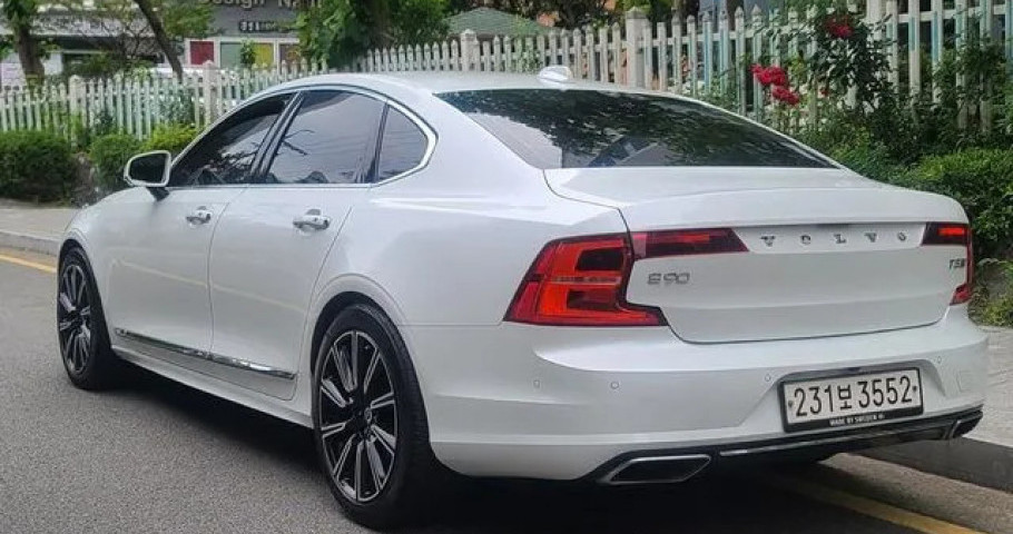 Volvo S90 