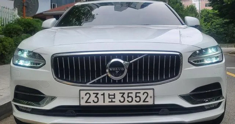 Volvo S90 