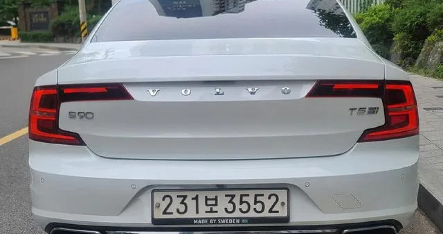 Volvo S90 