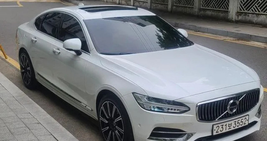 Volvo S90 